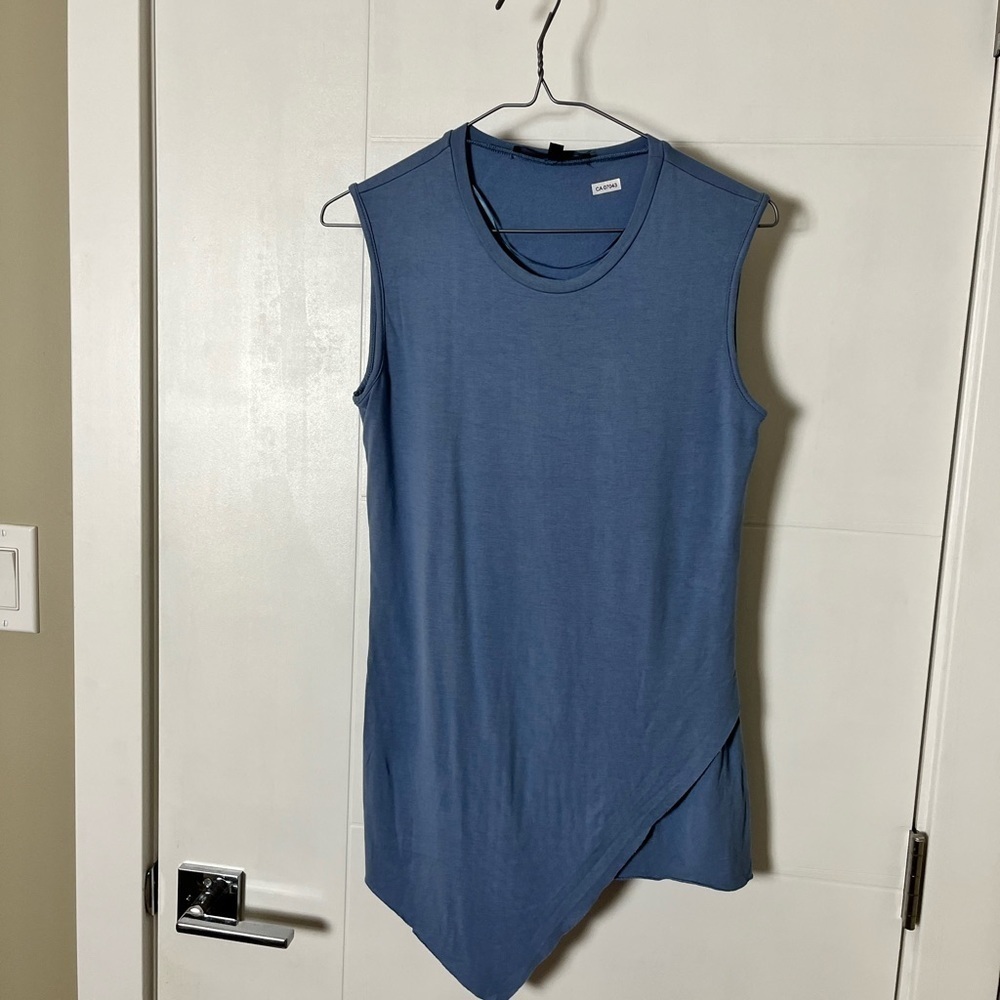 HARVE Benard Asymmetrical Length Sleeveless Top - Picture 5 of 7